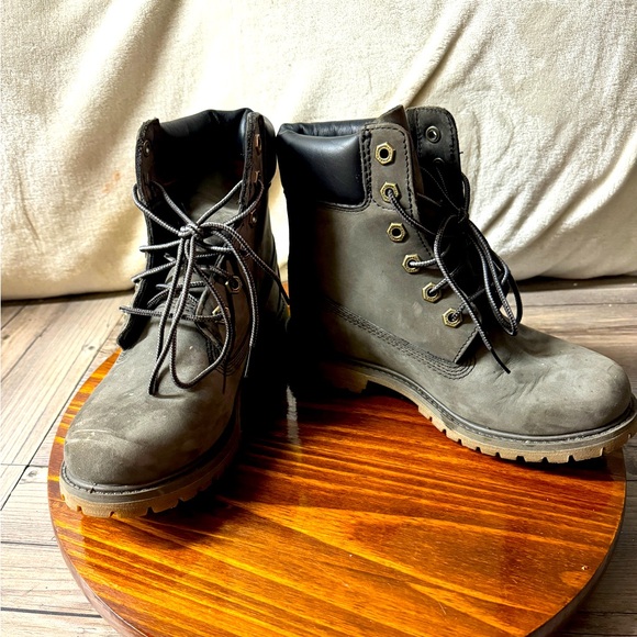 Timberland WOMEN'S 6-INCH PREMIUM WATERPROOF  BOOTS Gray Size 6 A12LH A3840 - Picture 1 of 9